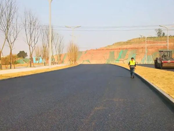三门沥青路面施工真有那么难搞?干了20年的老师傅掏心窝子说几句